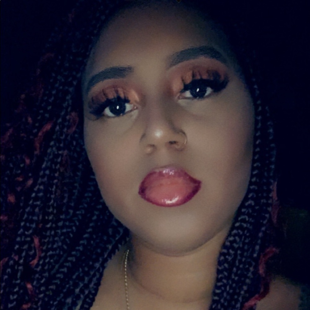 Meet your Posher, Dee